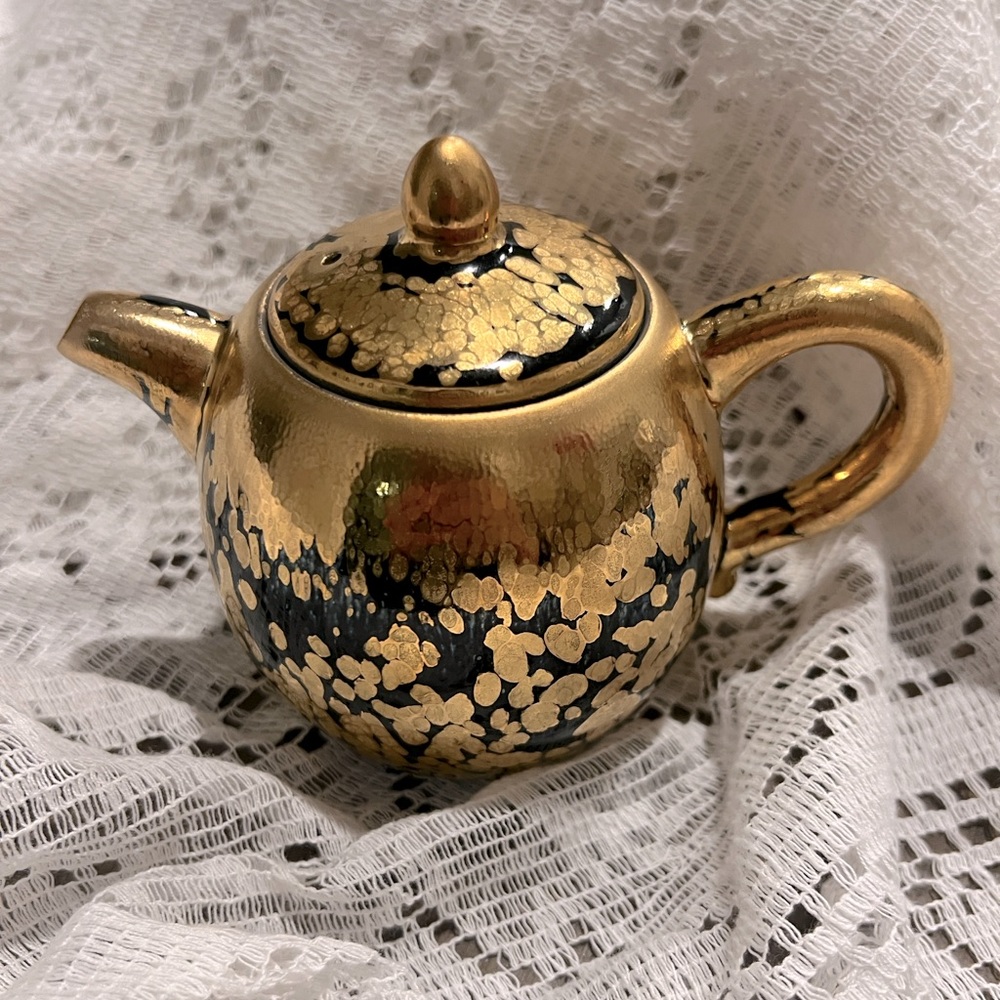 Tenmokus Gold Tea Pot Japan